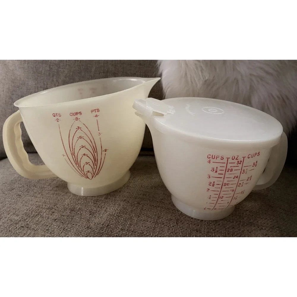 VTG Set of Tupperware White Plastic Liquid Measuring 4&8 Cups Red Blue With Lid